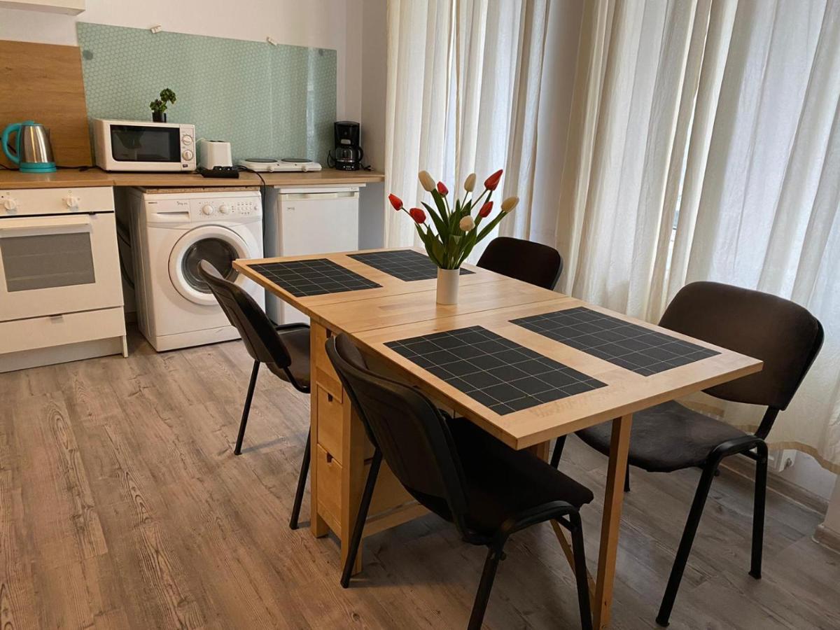 Studio Piata Amzei Nr.1 Bucureşti Ngoại thất bức ảnh