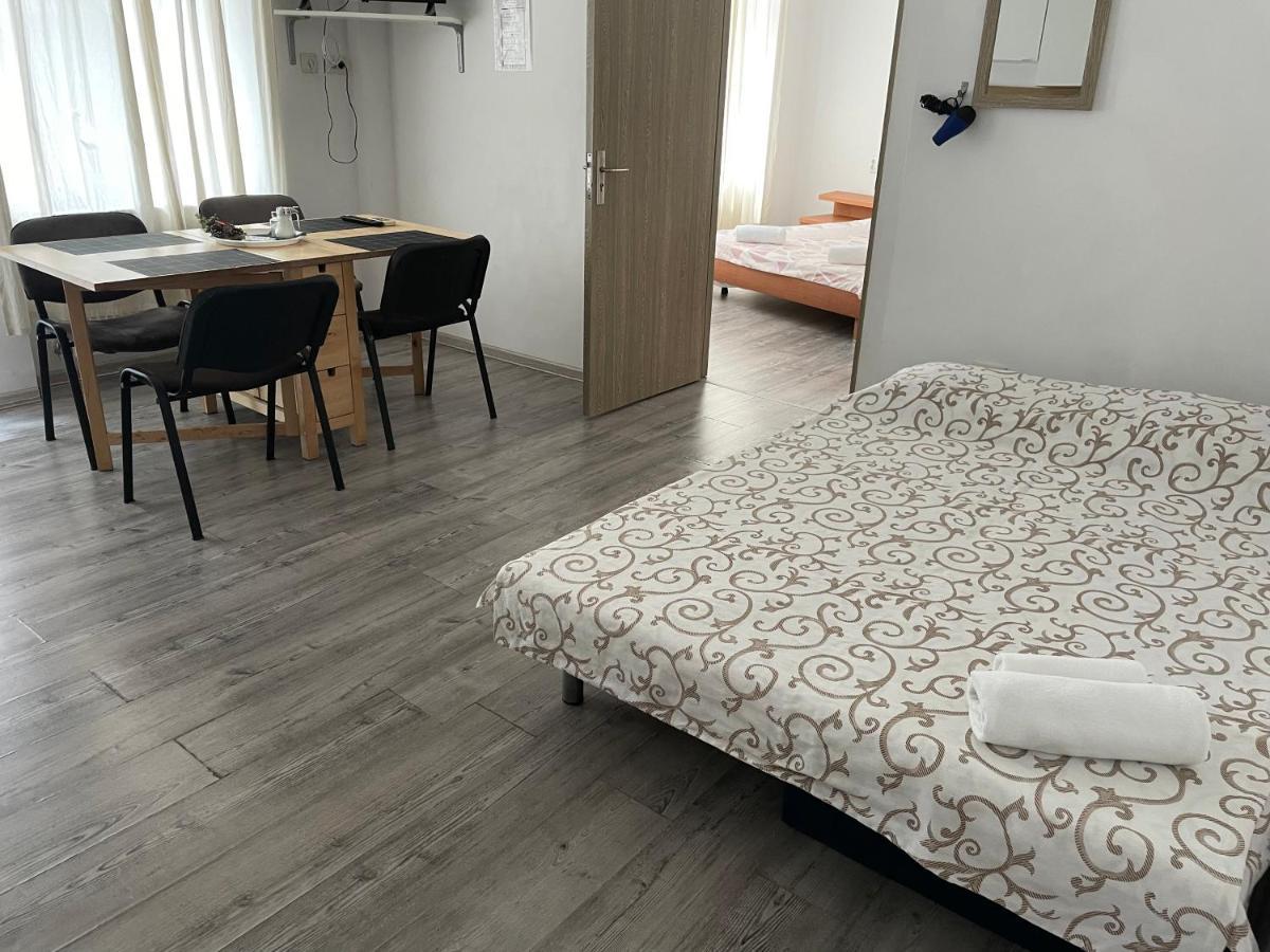 Studio Piata Amzei Nr.1 Bucureşti Ngoại thất bức ảnh